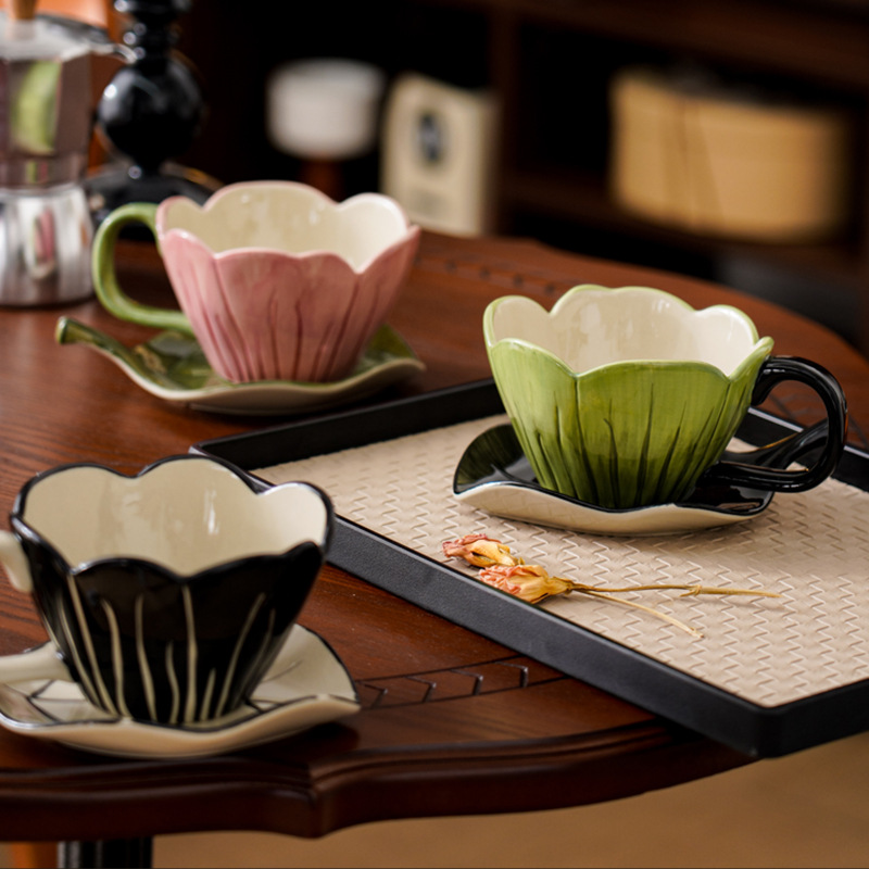 Coffee Tea Leaf - Set Piring Cangkir Kopi Yang Dilukis