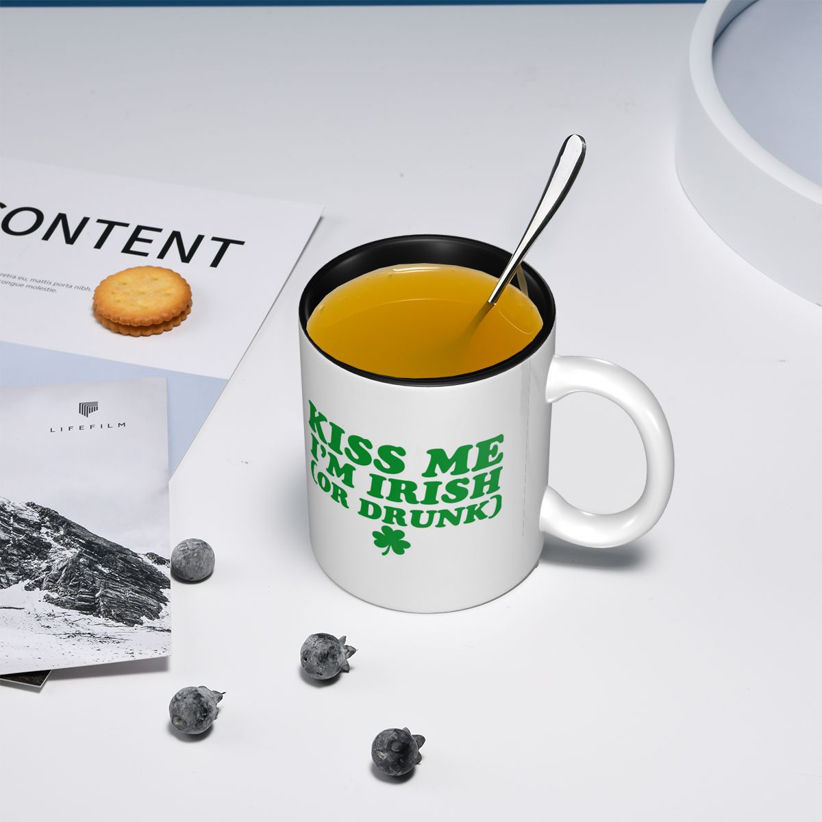 Cium Aku Aku Orang Irlandia Mu - Coffee Tea And Me ulasan dan harga